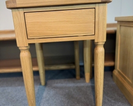 1-drawer lamp table