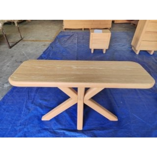 ROUNDED-CORNER DINNG TABLE