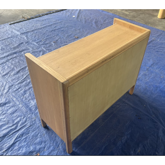 SMALL SIDEBOARD 2 GLASS DOOR