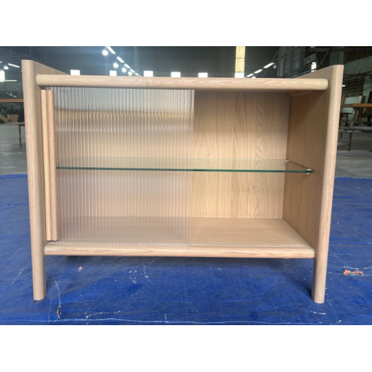 SMALL SIDEBOARD 2 GLASS DOOR