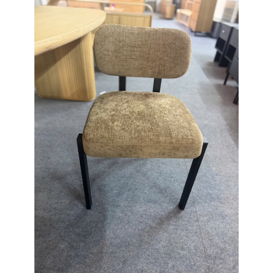 CURVED FARBIC DINING CHAIR